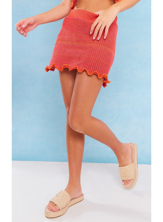 Яскраво-помаранчева міні-спідниця з оборками, в’язана гачком