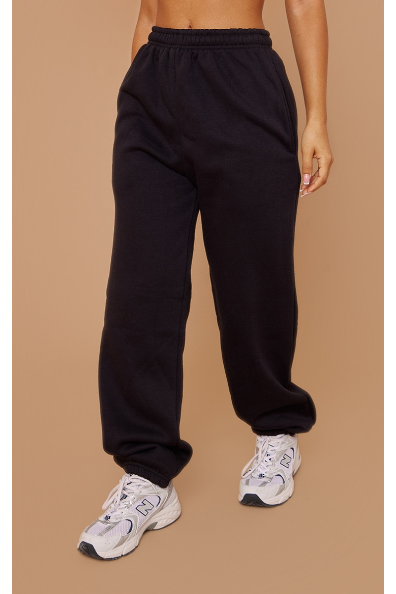 Маленькі чорні кінцеві основні пробіжки