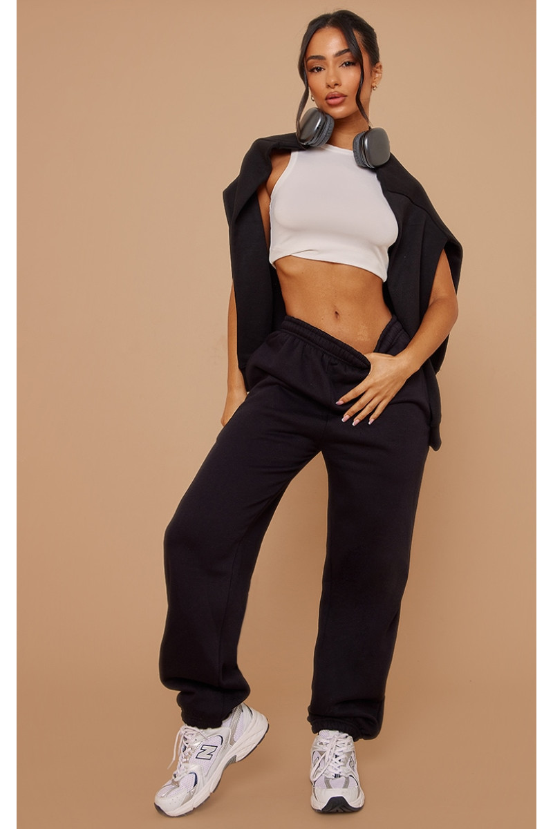 Маленькі чорні кінцеві основні пробіжки