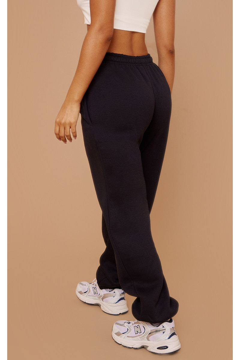 Маленькі чорні кінцеві основні пробіжки