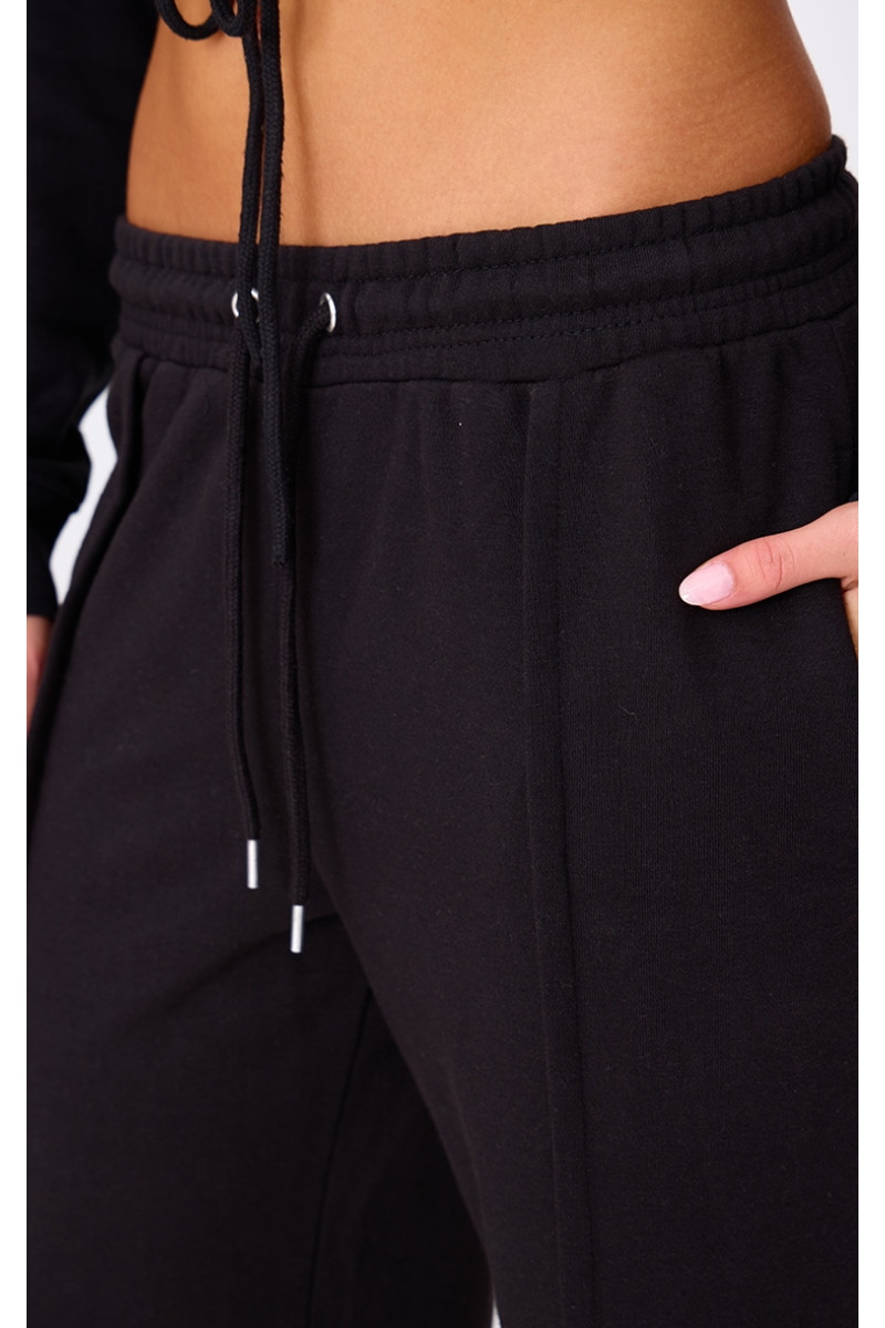 Чорні широкі джоггери зі шнурками