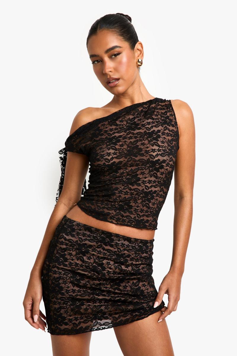 Топ з відкритими плечима з мереживною підкладкою