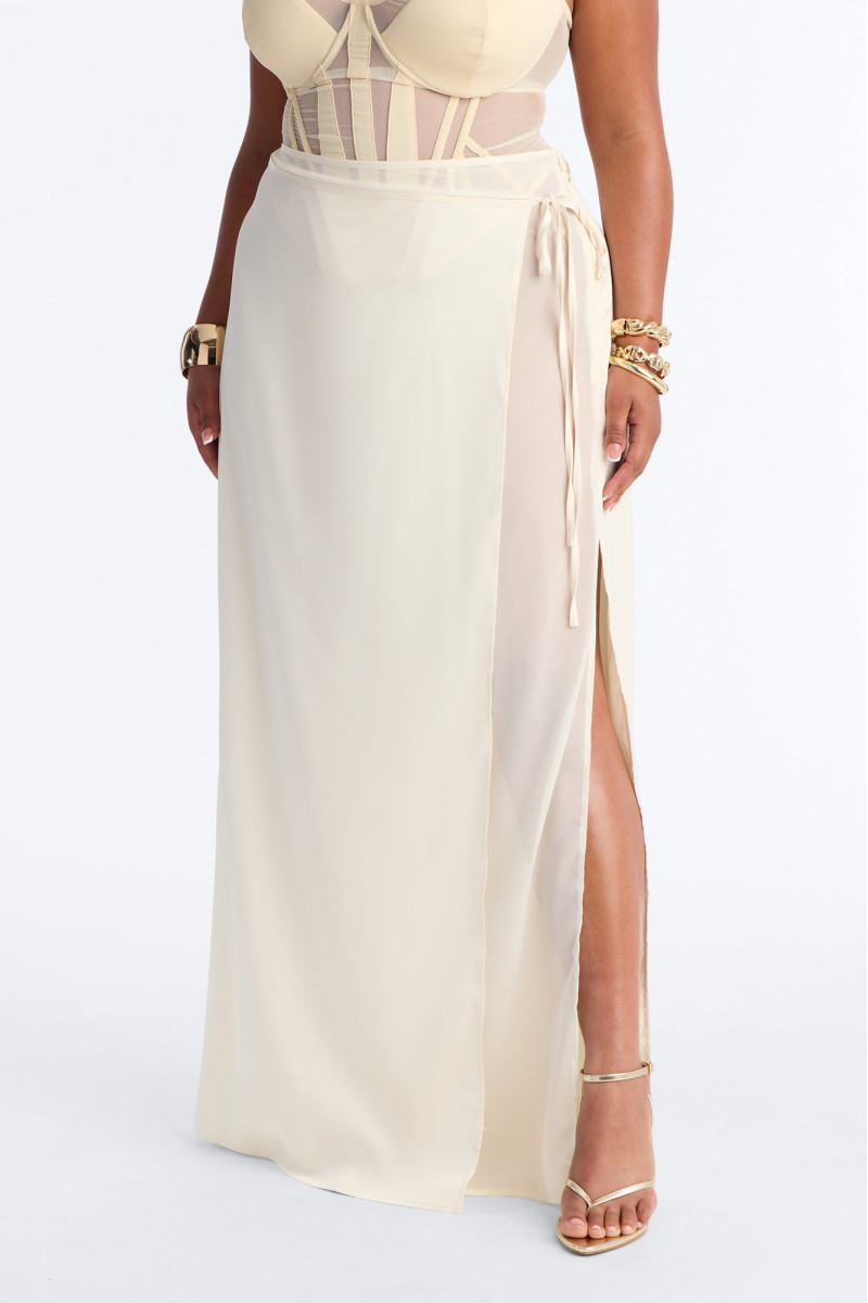 Довга сукня-максі 