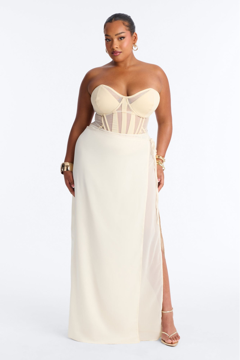 Довга сукня-максі 