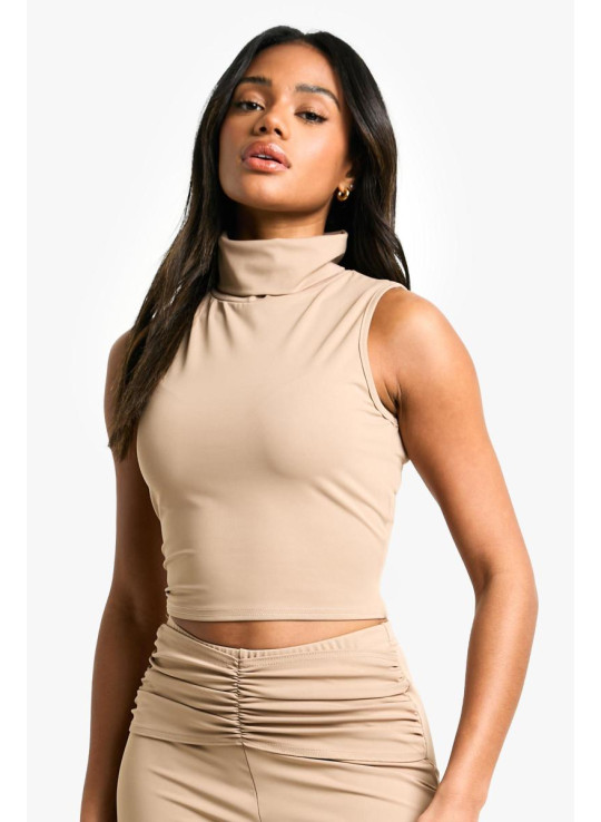 Скульптурний матовий топ без рукавів з високим вирізом