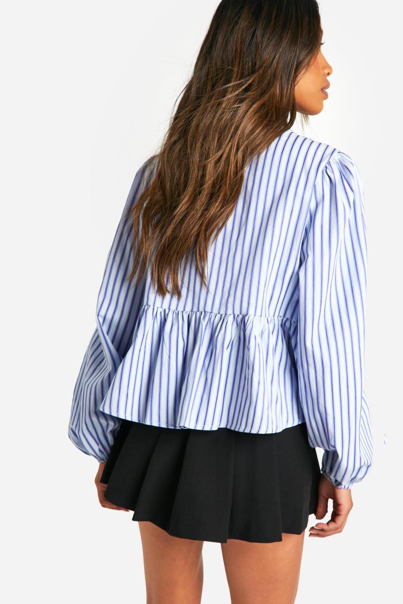 Блакитний смугастий халат із зав’язкою спереду та довгими рукавами