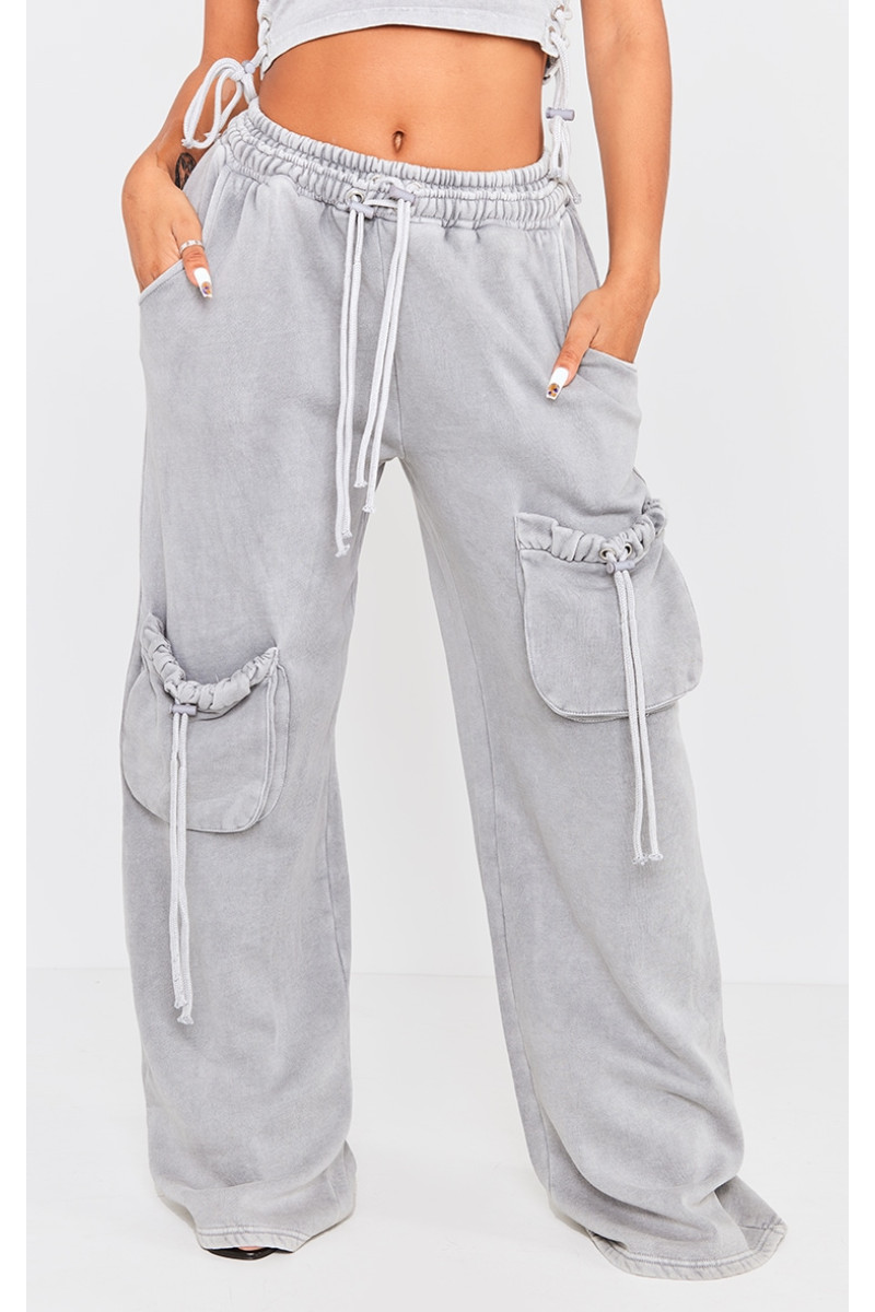 Форма світло -сірого промитого подвійного кишені в кишені широкі пробіжки для ніг