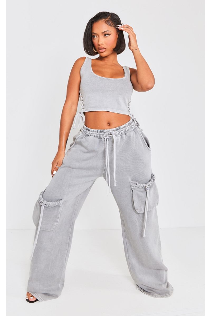 Форма світло -сірого промитого подвійного кишені в кишені широкі пробіжки для ніг