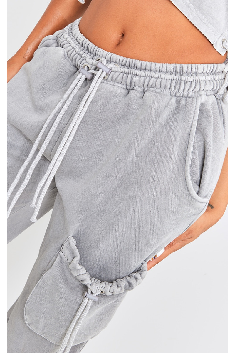 Форма світло -сірого промитого подвійного кишені в кишені широкі пробіжки для ніг