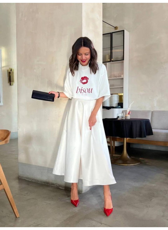 Молочна футболка поцілунок 